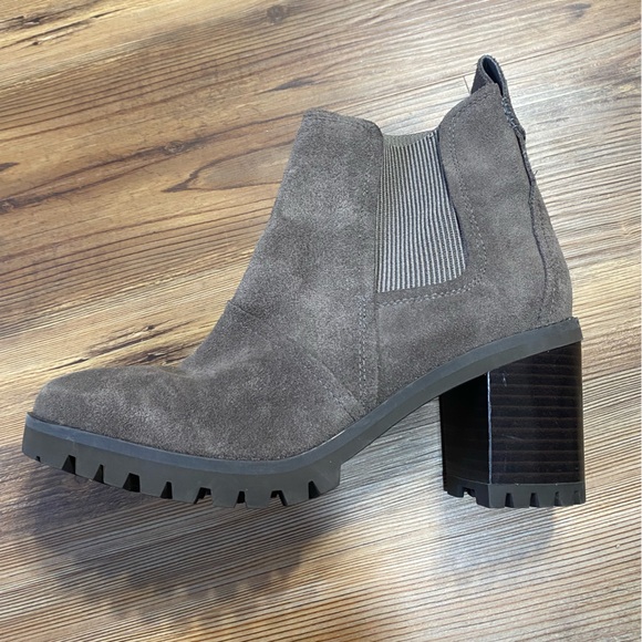 UGG Heeled Boots - Picture 5 of 8